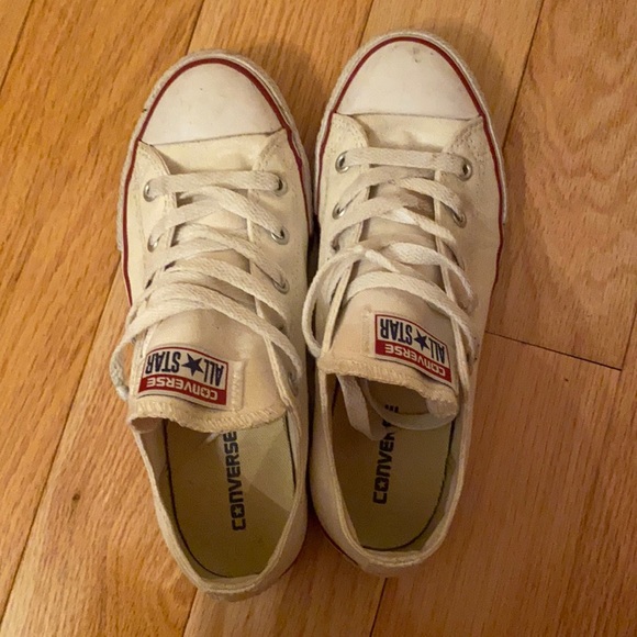 White converse - Picture 1 of 4